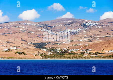 Die Insel Tinos Luftaufnahme. Tinos ist eine griechische Insel in der Ägäis, in der Inselgruppe der Kykladen, Griechenland. Stockfoto