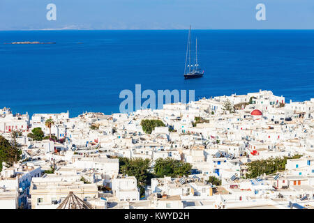 Insel Mykonos Antenne Panoramablick. Mykonos ist eine Insel der Kykladen in Griechenland. Stockfoto