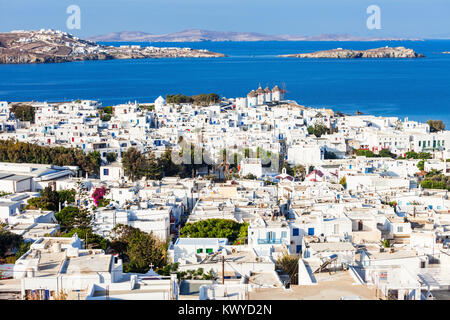 Insel Mykonos Antenne Panoramablick. Mykonos ist eine Insel der Kykladen in Griechenland. Stockfoto