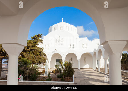 Fira Griechisch-orthodoxe Kathedrale oder die Kathedrale Kirche von Lichtmess des Herrn ist das wichtigste othodox Kirche in Fira, Santorini, Kykladen in Gr Stockfoto