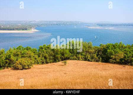 Morjim, Ashwem und Mandrem Beach Antenne Panoramablick vom Chapora Fort in North Goa, Indien Stockfoto
