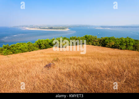 Morjim, Ashwem und Mandrem Beach Antenne Panoramablick vom Chapora Fort in North Goa, Indien Stockfoto