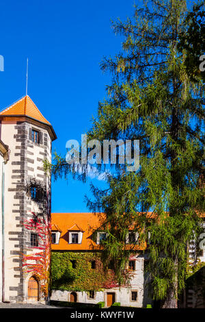 Chateau Benesov nad Ploucnicí in Nordböhmen mit romantischen Ecken im Herbst Licht, am Rande der Landschaft des tschechischen Sächsische Schweiz Stockfoto