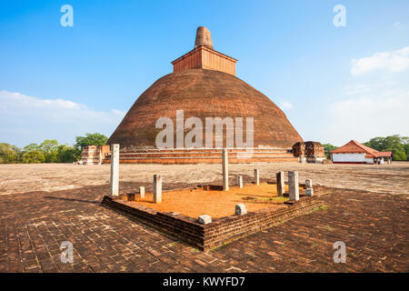 Die Jethawanaramaya oder jetavanaramaya ist ein Stupa in den Ruinen des Jetavana in der heiligen Weltkulturerbe Stadt Anuradhapura in Sri Lanka. Stockfoto