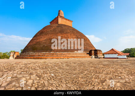 Die Jethawanaramaya oder jetavanaramaya ist ein Stupa in den Ruinen des Jetavana in der heiligen Weltkulturerbe Stadt Anuradhapura in Sri Lanka. Stockfoto