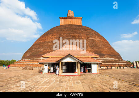 Die Jethawanaramaya oder jetavanaramaya ist ein Stupa in den Ruinen des Jetavana in der heiligen Weltkulturerbe Stadt Anuradhapura in Sri Lanka. Stockfoto