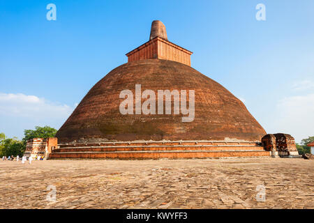 Die Jethawanaramaya oder jetavanaramaya ist ein Stupa in den Ruinen des Jetavana in der heiligen Weltkulturerbe Stadt Anuradhapura in Sri Lanka. Stockfoto