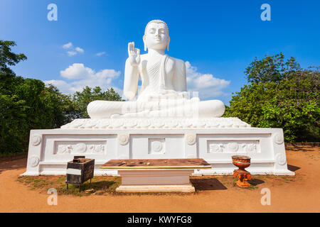 Mihintale Buddha Statue am Mihintale antiken Stadt in der Nähe von Anuradhapura, Sri Lanka Stockfoto