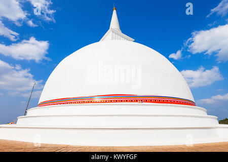 Maha Stupa ist eine große Stupa als die Maha Seya auf dem Gipfel des Mihintale Hügel in der antiken Stadt in der Nähe von Anuradhapura Mihintale, Sri Lanka bekannt Stockfoto