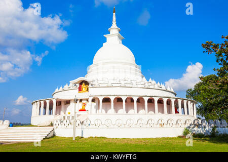 Ampara Frieden Pagode oder Ampara Sama Ceitya ist eine von einer Reihe von japanischen Pagoden des Friedens in der Welt Stockfoto