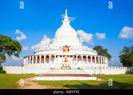 Ampara Frieden Pagode oder Ampara Sama Ceitya ist eine von einer Reihe von japanischen Pagoden des Friedens in der Welt Stockfoto