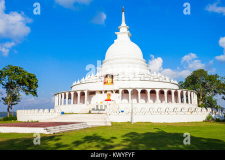 Ampara Frieden Pagode oder Ampara Sama Ceitya ist eine von einer Reihe von japanischen Pagoden des Friedens in der Welt Stockfoto