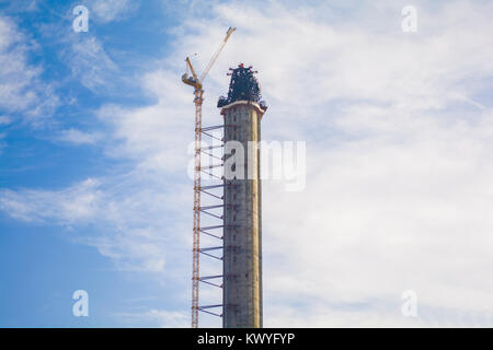 Neue Radio- und TV-Turm in Istanbul Camlica Hügel ist im Bau Stockfoto