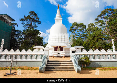 Stupa in der Internationalen Buddhistischen Zentrum Tempel in Nuwara Eliya, Sri Lanka. Stockfoto