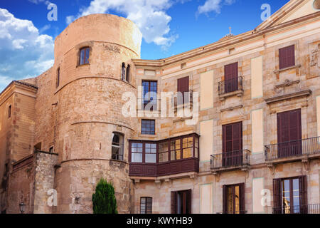 Alte geschwungenen Steinmauern in Barcelona Spanien Stockfoto