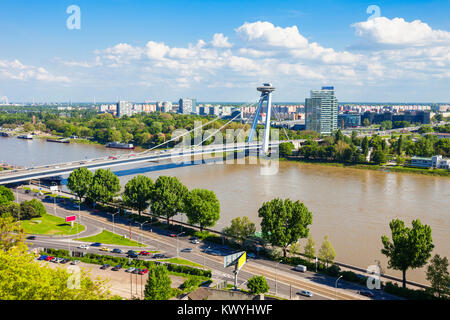 Die meisten SNP neue Brücke oder das UFO oder Brücke Novy Most in Bratislava, Slowakei. SNP Die meisten Bridge ist eine Straßenbrücke über die Donau. Stockfoto