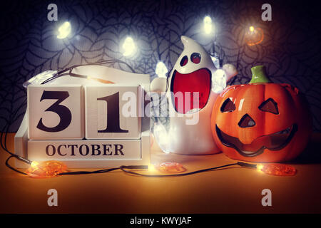 Halloween Kalender Datum 31. Oktober mit Kürbis und Gespenst Stockfoto