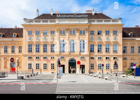 Das Museumsquartier oder MQ oder Museen Quartier ist ein Gebiet im Zentrum von Wien, Österreich. Museumsquartier ist Heimat für eine Vielzahl von Installationen von La Stockfoto