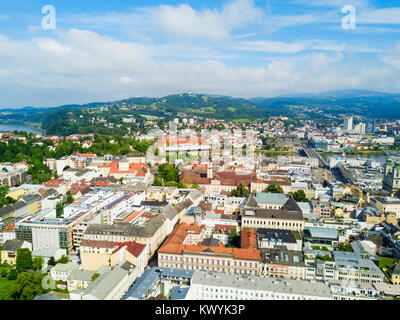 Linz City center Antenne Panoramaaussicht in Österreich. Linz ist die drittgrößte Stadt Österreichs. Stockfoto