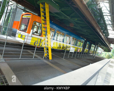 Wuppertal Öffentliche Verkehrsmittel Mono Rail Schwebebahn Deutschland Schwebebahn Stockfoto