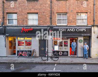 Mohn Fisch und Chip Shop in der Old Compton Street, Soho, London, England. Stockfoto