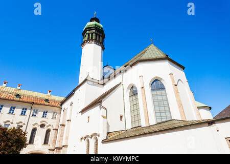 Die Innsbrucker Hofkirche oder Hof Kirche ist eine gotische Kirche in der Altstadt Altstadt in Innsbruck, Österreich Stockfoto