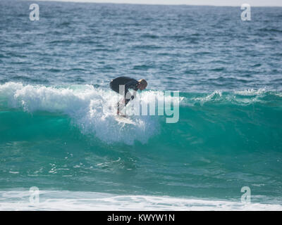 Fuerteventura, Spanien. Surfer ride the Big Wave Stockfoto