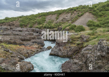 Barnafoss Wasserfall (Kinder fallen) in Borgarfjörður, West Island - der Legende nach hat seinen Namen von zwei Kindern, die in den Wasserfall fiel Stockfoto