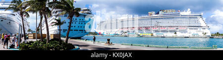 Norwegische Kreuzfahrtschiff im Hafen in den Bahamas Stockfoto