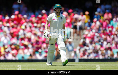 Australiens Steve Smith geht weg nach bei Tag zwei der Asche Test Match an der Sydney Cricket Ground entlassen wird. Stockfoto