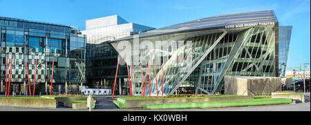 DUBLUN, IRLAND - Februar 4, 2017: Panoramablick auf das Bild des Grand Canal Square in Dublin Docklands (Silicon Docks). Von Accenture Global Head Office auf der Le Stockfoto