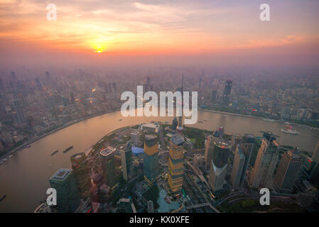 Luftaufnahme von Shanghai durch den Sonnenuntergang Stockfoto