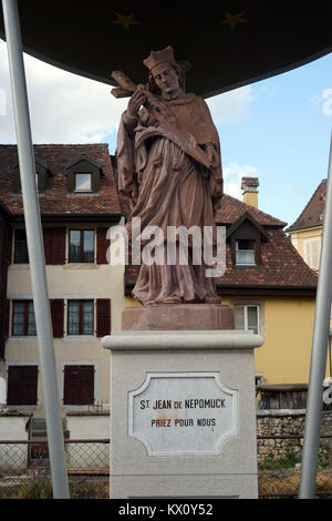 PORRENTRUY, SCHWEIZ - ca. Juli 2015 Statue von St Jean de Nepomuck Stockfoto