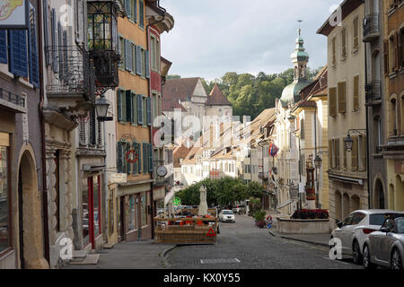 PORRENTRUY, SCHWEIZ - ca. Juli 2015 An der Hauptstraße Stockfoto