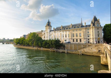 Am Flussufer der Seine in Paris, Frankreich Stockfoto