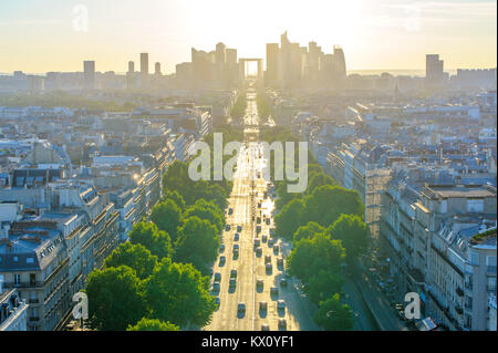 Stadtbild von Paris durch den Sonnenuntergang Stockfoto