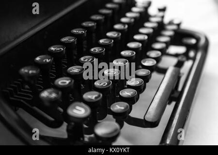 Alte Schreibmaschine Maschine Tastatur, Foto mit weichen selektiven Fokus Stockfoto