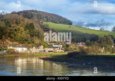 Das Dorf Tintern entlang des Flusses Wye, Monmouthshire, South Wales Stockfoto