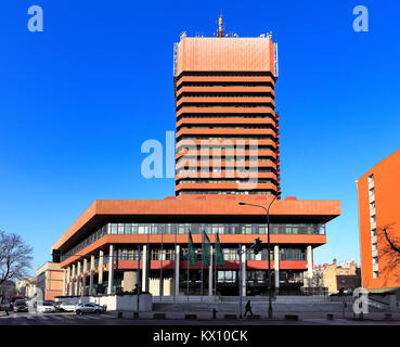 Polen, Großpolen, Provinz Posen - 2012/09/10: Wirtschaftlicher Universität in Posen - Collegium Altum vom 16 Powstancow Wielkopolskich Straße Stockfoto