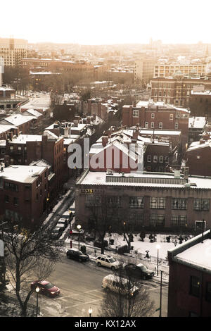 Über die Dächer der Stadt Boston Massachusetts bei Sonnenuntergang Stockfoto