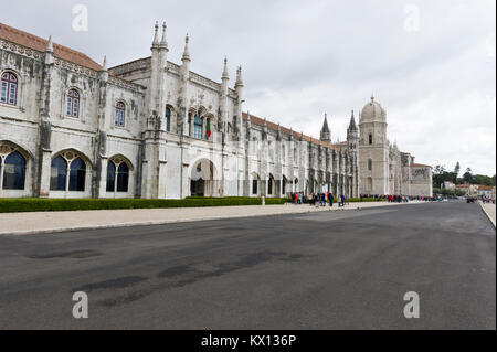 Das Jerónimos Kloster ist ein ehemaliges Kloster des Ordens des heiligen Hieronymus in der Nähe des Tejo in der Pfarrei von Belém, Portugal Stockfoto