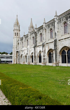 Das Jerónimos Kloster ist ein ehemaliges Kloster des Ordens des heiligen Hieronymus in der Nähe des Tejo in der Pfarrei von Belém, Portugal Stockfoto