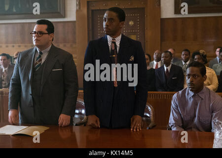 Erscheinungsdatum: Oktober 13, 2017 TITEL: Marshall STUDIO: Open Road Filme Regie: Reginald Hudlin PLOT: Über eine junge Thurgood Marshall, der erste Afrikaner - der Richter des Obersten Gerichtshofs, wie er Schlachten durch einen seiner Karriere - Definieren von Fällen. STARRING: JOSH GAD als Sam Friedman, CHADWICK BOSEMAN als Thurgood Marshall, STERLING K. BRAUN wie Joseph Buchstabieren,. (Bild: © Open Road Filme/Unterhaltung Bilder) Stockfoto