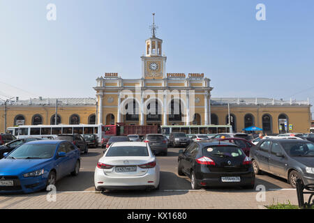 Jaroslawl, Russland - Juli 20, 2016: Parkplatz am Bahnhof der Stadt Jaroslawl Stockfoto