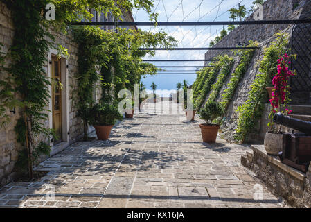 Im Inneren der Zitadelle auf die Altstadt von Budva Stadt an der Adria Küste in Montenegro Stockfoto