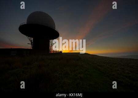 Radar dome National Air Traffic Services (NATS) Radar network Clee Stockfoto