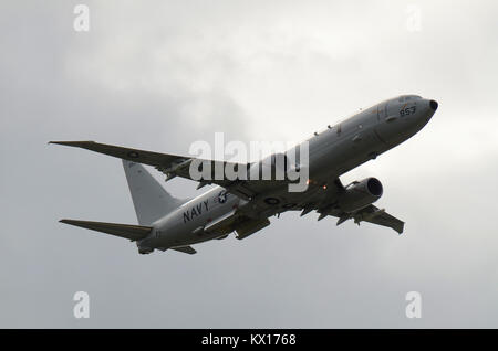 Die Boeing P-8 Poseidon ist ein Militärflugzeug, das für die United States Navy (USN) entwickelt wurde und von der britischen Royal Air Force (RAF) erworben wurde. In Farnborough Stockfoto