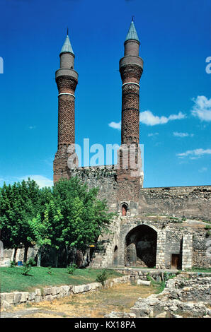 Çifte Minerali Medrese, oder Doppel Minarett Madrasa (Erbaut 1271-72) ein ehemaliger Seljuk islamische Schule in Kayseri, Türkei Stockfoto