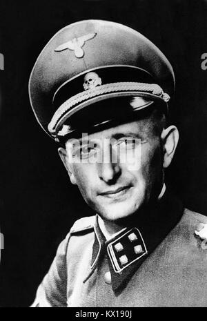 Deutsche SS-Obersturmbannführer Adolf Eichmann dargestellt, circa 1942. Einer der wichtigsten Organisatoren des Holocaust, er war in Argentinien durch den Mossad, den israelischen Geheimdienst gefangengenommen. Nach einer weithin beachteten Prozess in Israel war er Kriegsverbrechen und 1962 gehängt. Stockfoto