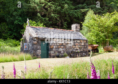 Eine alte Kapelle neben St Johns Kirche in Ballachulish, Schottland. Der schottische Episcotal Kirche wurde im Jahre 1842 erbaut. Stockfoto